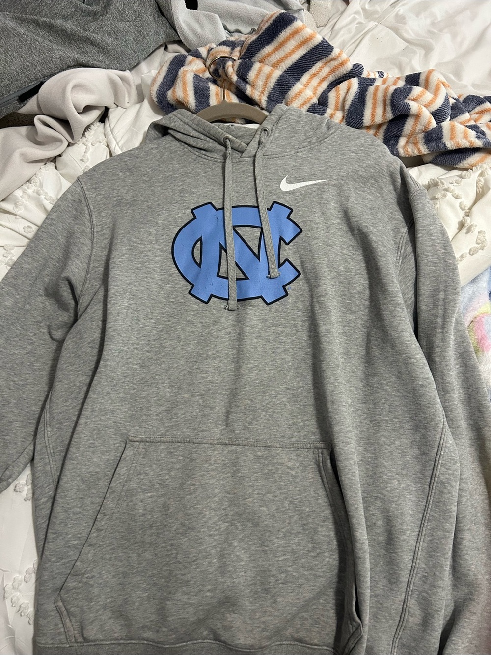 Men’s Nike XL Carolina Tar Heels hoodie